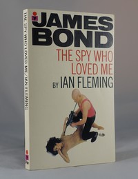 The Spy Who Loved Me | Pan | Model. This artwork was used for the 6th printing 1971 & 7th printing 1972.  Oddly the model seems to have lost a leg!  